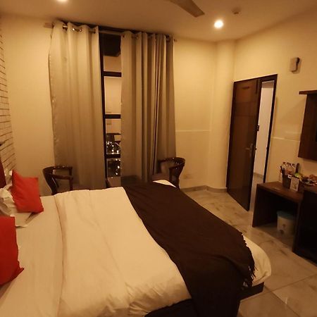 Hotel Multitech Premium Chandīgarh Buitenkant foto