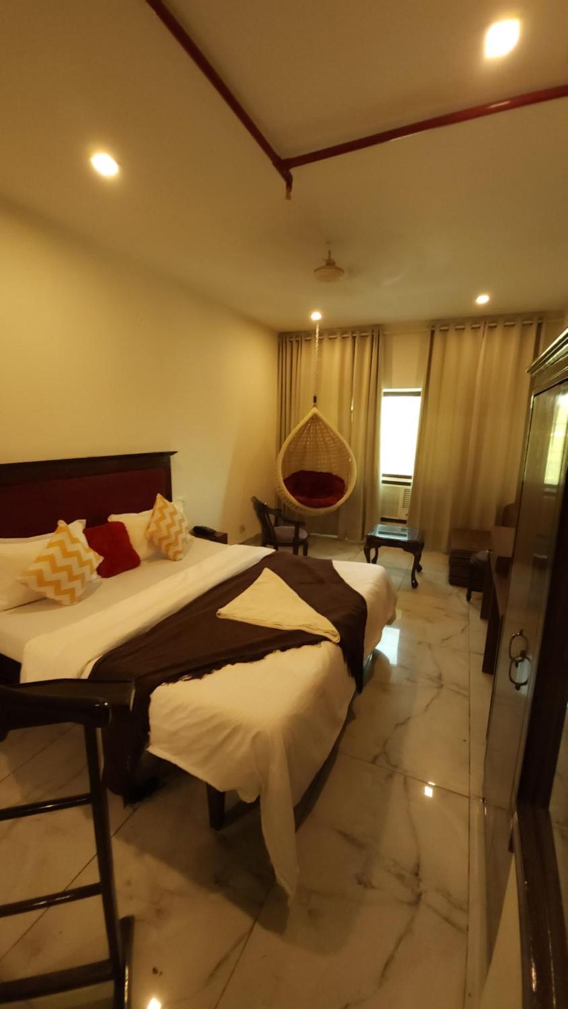 Hotel Multitech Premium Chandīgarh Buitenkant foto