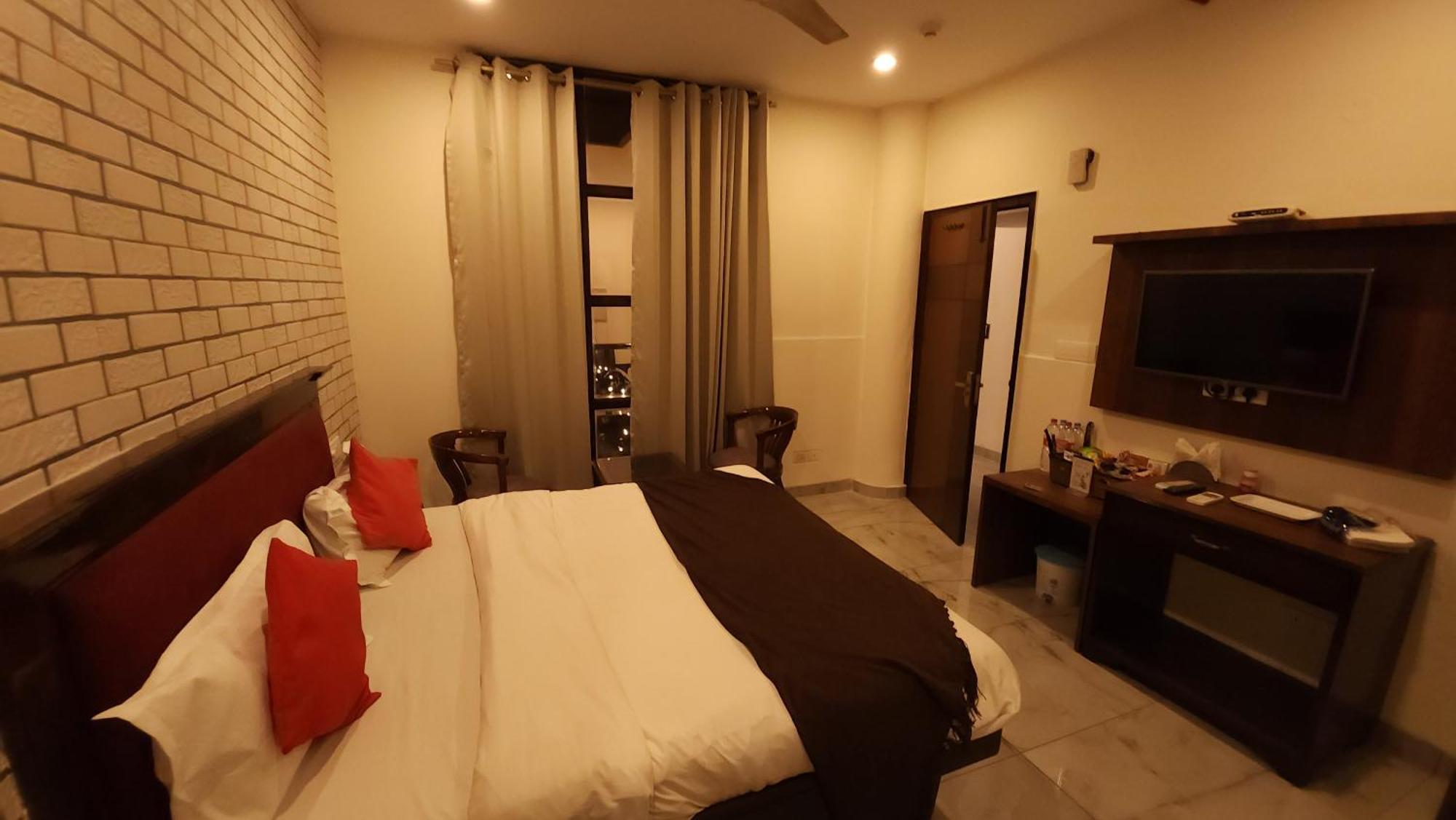 Hotel Multitech Premium Chandīgarh Buitenkant foto