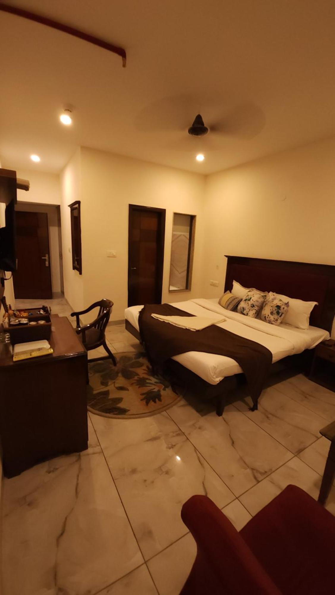 Hotel Multitech Premium Chandīgarh Buitenkant foto