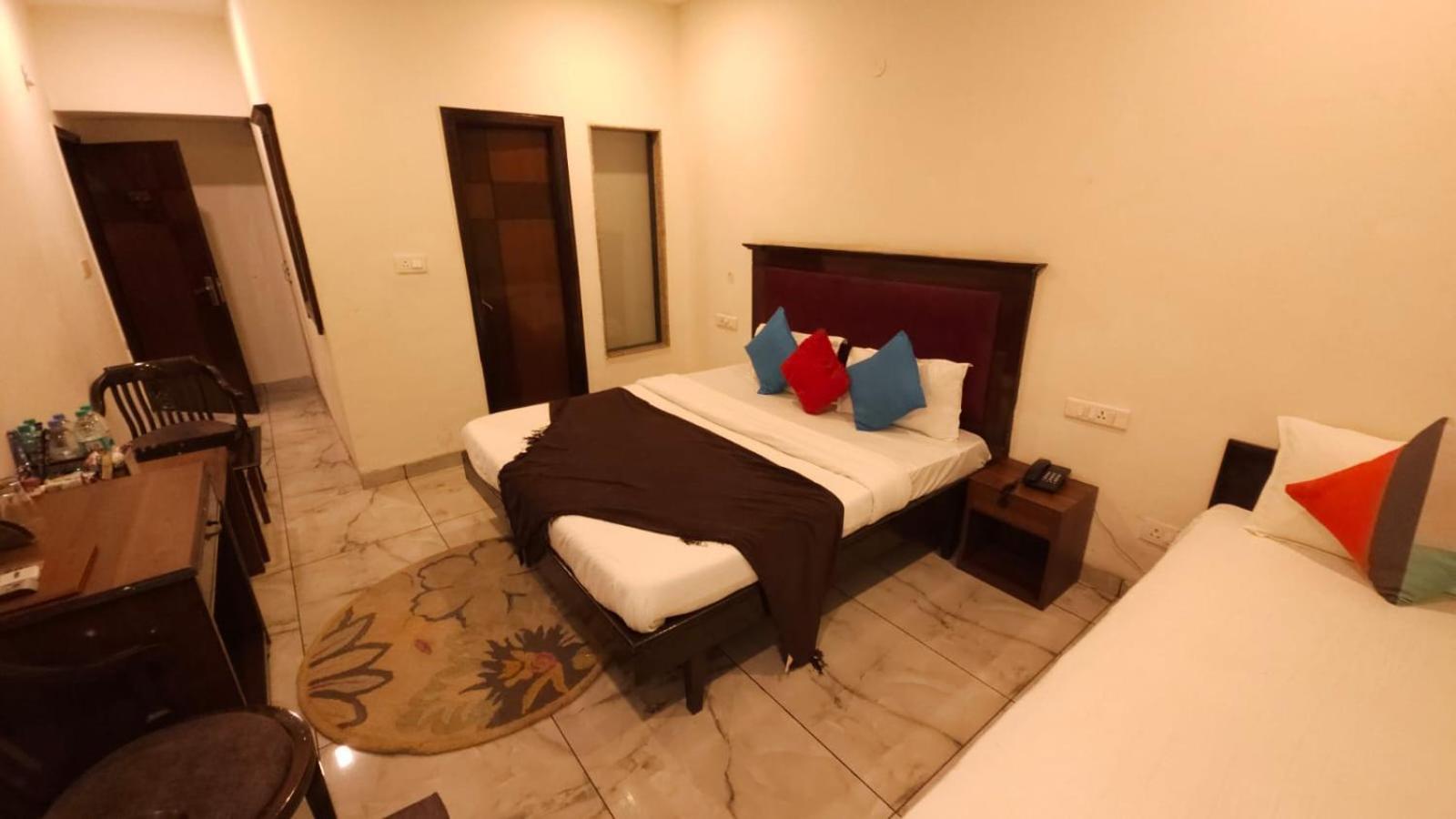 Hotel Multitech Premium Chandīgarh Buitenkant foto